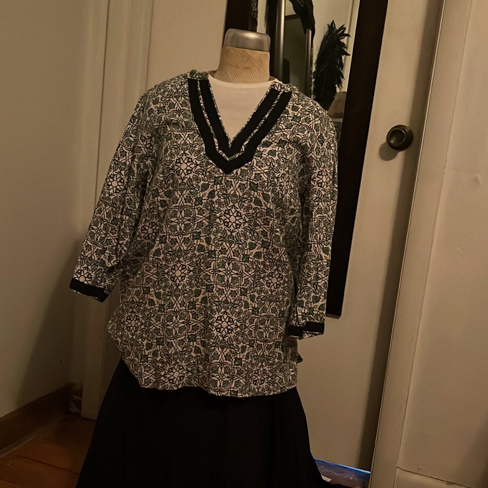 Jones New York sport linen tunic/blouse in navy floral S